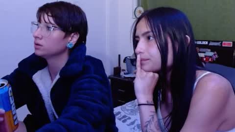 Snapshot of latinas_love05 chatting on 20, 12, 2025 latinas_love05 online show from 20, 12, 2025