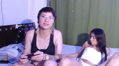 Snapshot of latinas_love05 chatting on 7, 1, 2026 latinas_love05 online show from 7, 1, 2026