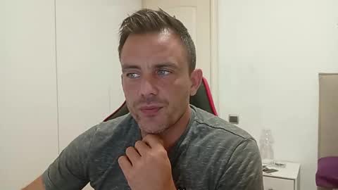 LatinBlueBoy online show from 8, 9, 2025