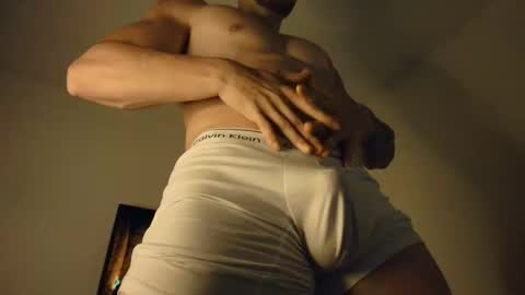 Snapshot of latinboyvip_ chatting on 8, 5, 2026 LatinBoyVIP Colombian online show from 8, 5, 2026