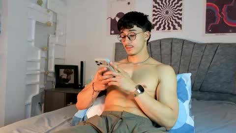 Snapshot of latinguyxl chatting on 14, 4, 2026 Logan online show from 14, 4, 2026