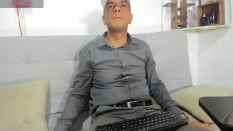 latinmartin73 online show from 4, 2, 2025