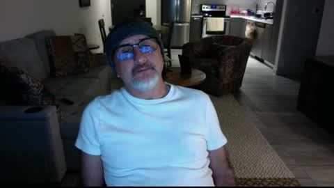 QS - INDEPENDENT MODEL online show from 24, 12, 2024