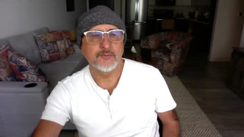 QS - INDEPENDENT MODEL online show from 26, 1, 2025