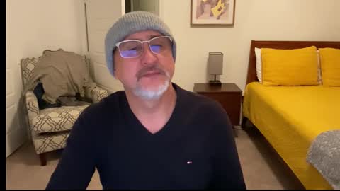 QS - INDEPENDENT MODEL online show from 18, 12, 2025