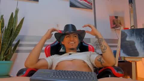 latino_boysmiles online show from 4, 3, 2026