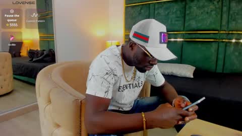 Snapshot of latrellx7 chatting on 3, 2, 2025 LEANDRO online show from 3, 2, 2025