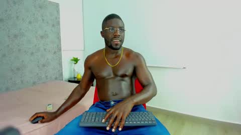 Snapshot of latrellx7 chatting on 4, 3, 2025 LEANDRO online show from 4, 3, 2025