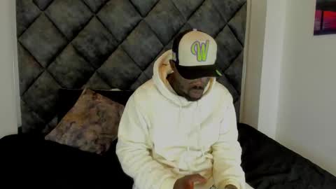 Snapshot of latrellx7 chatting on 2, 10, 2025 LEANDRO online show from 2, 10, 2025