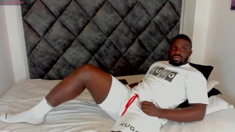 Snapshot of latrellx7 chatting on 19, 10, 2025 LEANDRO online show from 19, 10, 2025