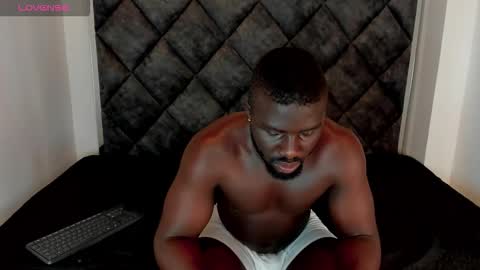 Snapshot of latrellx7 chatting on 21, 10, 2025 LEANDRO online show from 21, 10, 2025