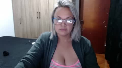 Snapshot of lau16310 chatting on 27, 7, 2026 Laura online show from 27, 7, 2026