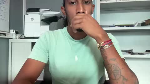 Snapshot of lau213 chatting on 4, 11, 2025 lau213 online show from 4, 11, 2025