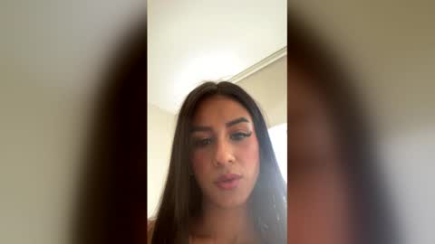 Laura Valmont online show from 16, 3, 2026