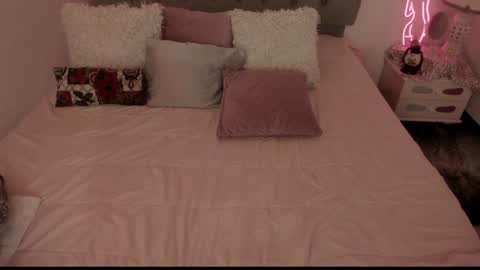 Laura online show from 7, 1, 2025