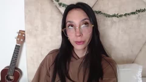 Snapshot of laugreen chatting on 15, 5, 2026 Laura online show from 15, 5, 2026