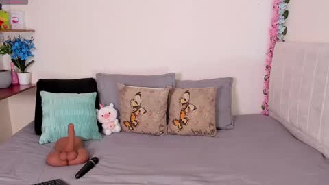 laura1__ online show from 28, 2, 2025