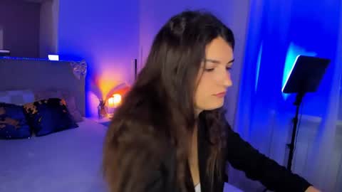 Snapshot of laura__leee chatting on 13, 6, 2026 Laura online show from 13, 6, 2026