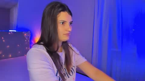 Snapshot of laura__leee chatting on 19, 7, 2026 Laura online show from 19, 7, 2026