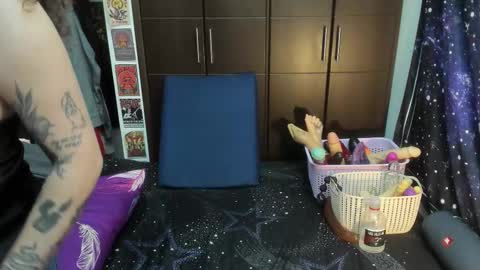  Wen  online show from 12, 11, 2025