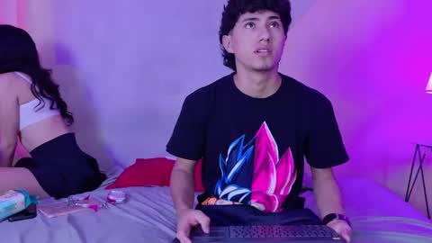 Snapshot of laura_and_kevin chatting on 11, 9, 2025 laura_and_kevin online show from 11, 9, 2025