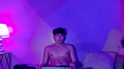 Snapshot of laura_and_kevin chatting on 15, 9, 2025 laura_and_kevin online show from 15, 9, 2025