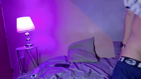 Snapshot of laura_and_kevin chatting on 18, 9, 2025 laura_and_kevin online show from 18, 9, 2025