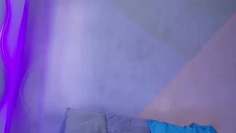 Snapshot of laura_and_kevin chatting on 28, 9, 2025 laura_and_kevin online show from 28, 9, 2025