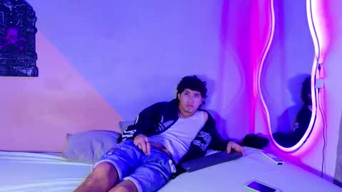 Snapshot of laura_and_kevin chatting on 4, 10, 2025 laura_and_kevin online show from 4, 10, 2025