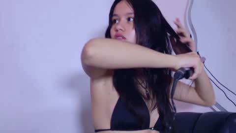 Snapshot of laura_and_kevin chatting on 16, 10, 2025 laura_and_kevin online show from 16, 10, 2025