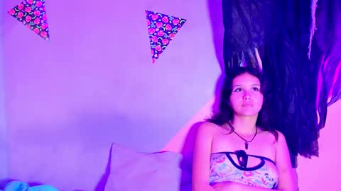 Snapshot of laura_and_kevin chatting on 26, 10, 2025 laura_and_kevin online show from 26, 10, 2025