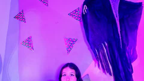 Snapshot of laura_and_kevin chatting on 27, 10, 2025 laura_and_kevin online show from 27, 10, 2025