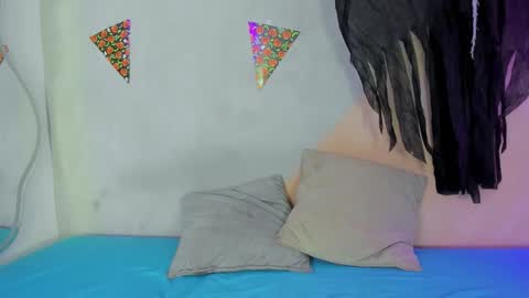 Snapshot of laura_and_kevin chatting on 3, 11, 2025 laura_and_kevin online show from 3, 11, 2025