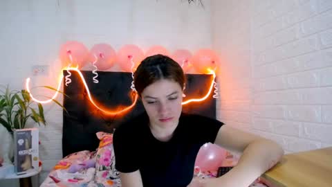 Snapshot of laura_candy02 chatting on 29, 4, 2026 LAURA online show from 29, 4, 2026