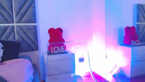 laura_dicardy online show from 5, 11, 2025