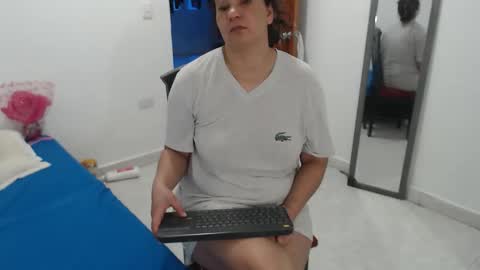 laura_foxx2379 online show from 28, 11, 2025