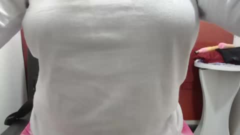 Snapshot of laura_hotyy chatting on 29, 9, 2025 Laura online show from 29, 9, 2025