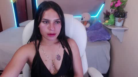 Laura Pink    online show from 15, 12, 2024