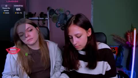 Snapshot of laura_queen_ chatting on 6, 10, 2025 laura_queen_ online show from 6, 10, 2025