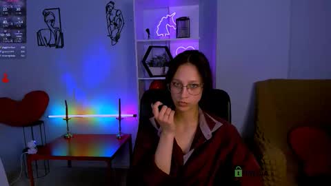 Snapshot of laura_queen_ chatting on 28, 11, 2025 laura_queen_ online show from 28, 11, 2025