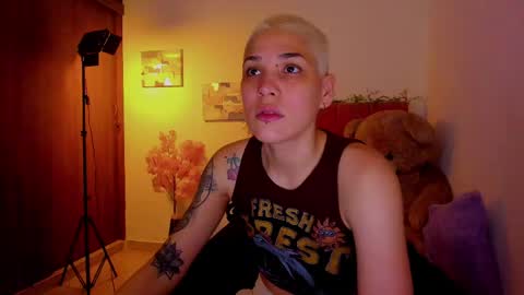Snapshot of laura_r23 chatting on 21, 4, 2026 Laura Rose online show from 21, 4, 2026