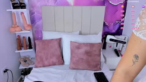 Laura Smith online show from 3, 2, 2025