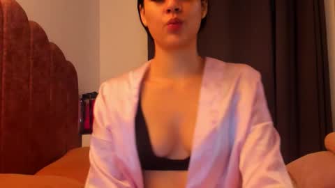 Snapshot of laura_soe chatting on 29, 11, 2025 LAURA SOE online show from 29, 11, 2025