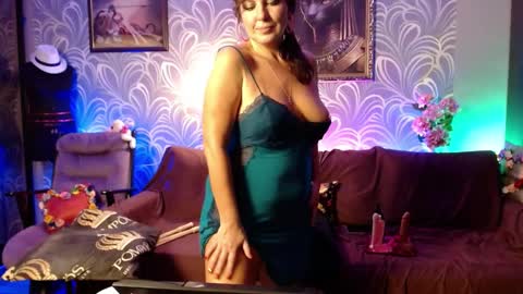 Snapshot of laurabenz chatting on 15, 12, 2024 Laura online show from 15, 12, 2024