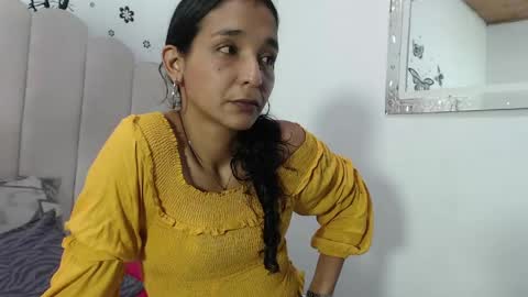 Snapshot of laurablows chatting on 11, 5, 2026 Laura online show from 11, 5, 2026