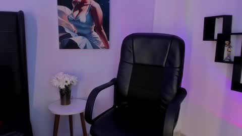 Laura Blue online show from 25, 2, 2025