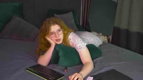 Snapshot of lauradennis chatting on 18, 4, 2026 Laura online show from 18, 4, 2026