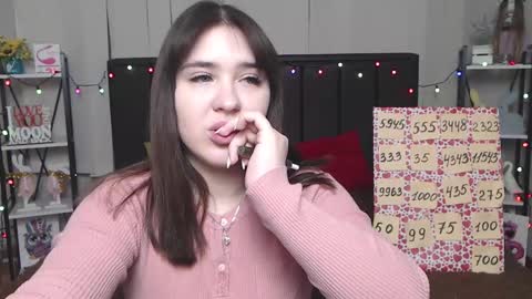 LauraHlot online show from 5, 2, 2025