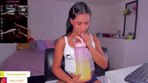 Snapshot of lauramayer chatting on 12, 3, 2025 Laura Mayer online show from 12, 3, 2025