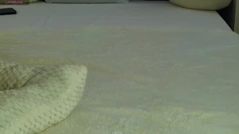 LauraMirage online show from 18, 11, 2025